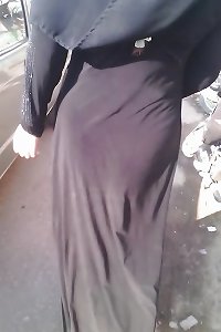 steaming Desi pakistani lady in abaya